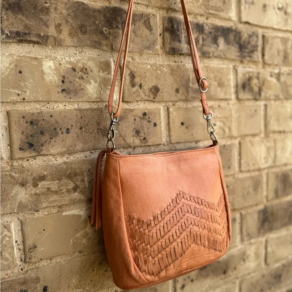Day and Mood leather Peony Crossbody bag woven design - Picture 2 of 13